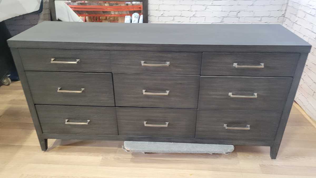 Bellvern-Exclusive Dresser - Gallery Image 9